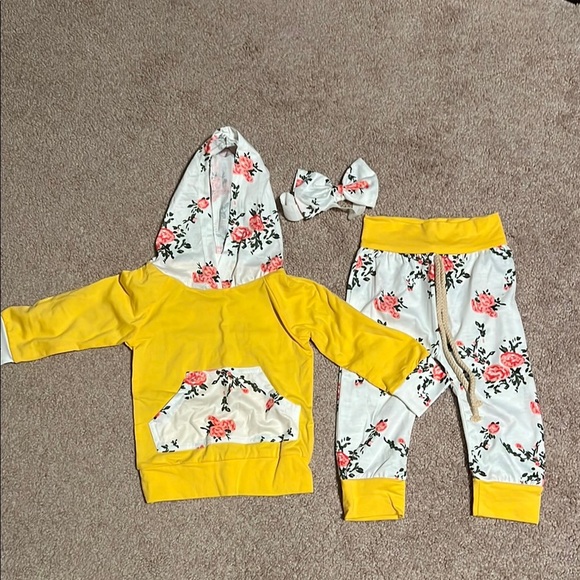 Other - Floral Yellow and White Baby Outfit Set